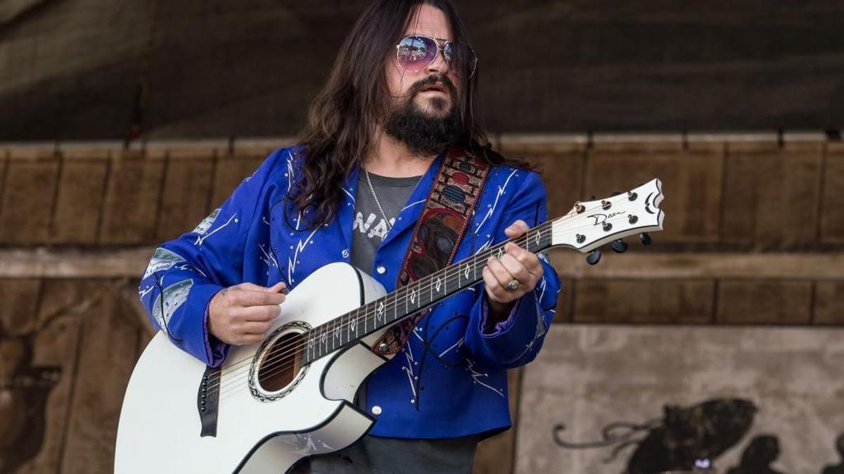 Shooter Jennings performs at the New Orleans Jazz &amp; Heritage Festival on May 1, 2015. Jennings will play a show promoted by Muddy Joe’s in Perkinston on Nov. 5.