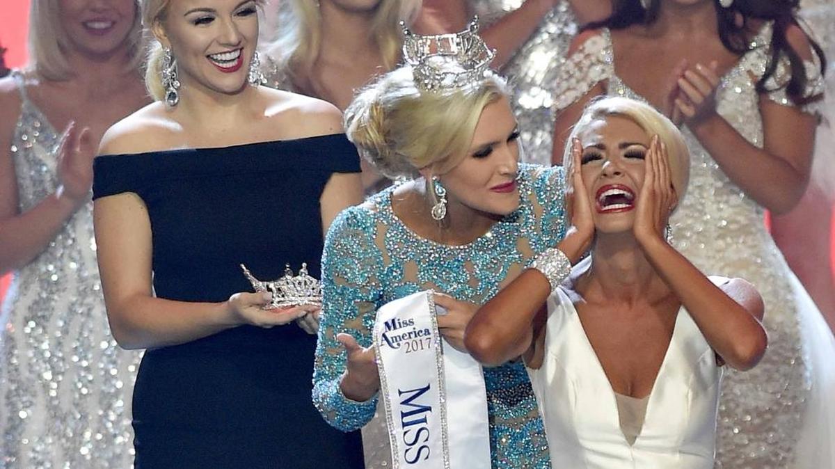 Miss Vicksburg Anne Elizabeth Buys is crowned Miss MIssissippi 2017 by Miss Mississippi 2016 Laura Lee Lewis and Miss America 2017 Savvy Shields, left, on Saturday, June 24, 2017, the final night of the Miss Mississippi Pageant at the Vicksburg Convention Center in Vicksburg, Miss.
