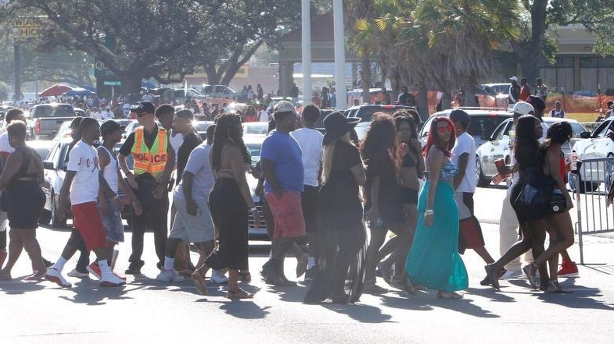 A host of spring breakers cross U. S. 90 to get to the Coliseum during spring break weekend on April 8. Vehicle and pedestrian traffic was jammed as a crowd of 60,000 to 70,000 people poured in to a three-block area of the beach.