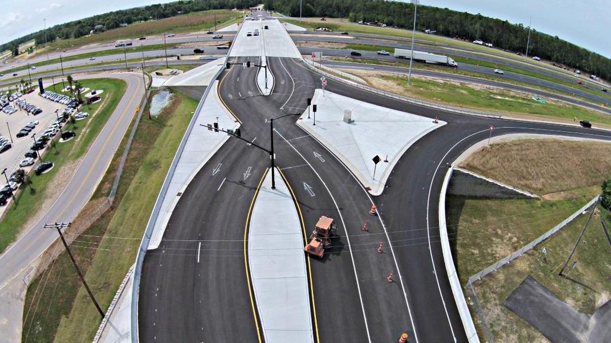 The diverging diamond in D'Iberville is the first in the state. Some drivers don’t like the intersection, but city and state officials said they’ve seen no issues and traffic is moving smoothly during the busy shopping season.