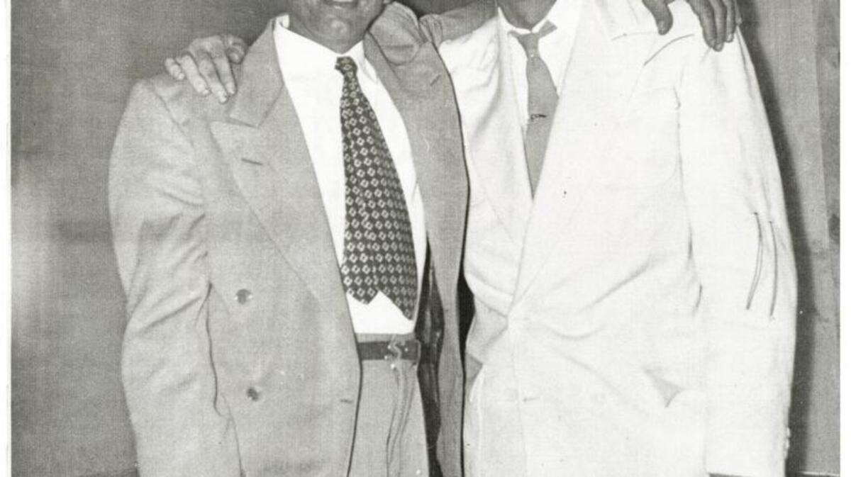 Hank Williams visits with his friend Sie Simon during a trip to Biloxi.