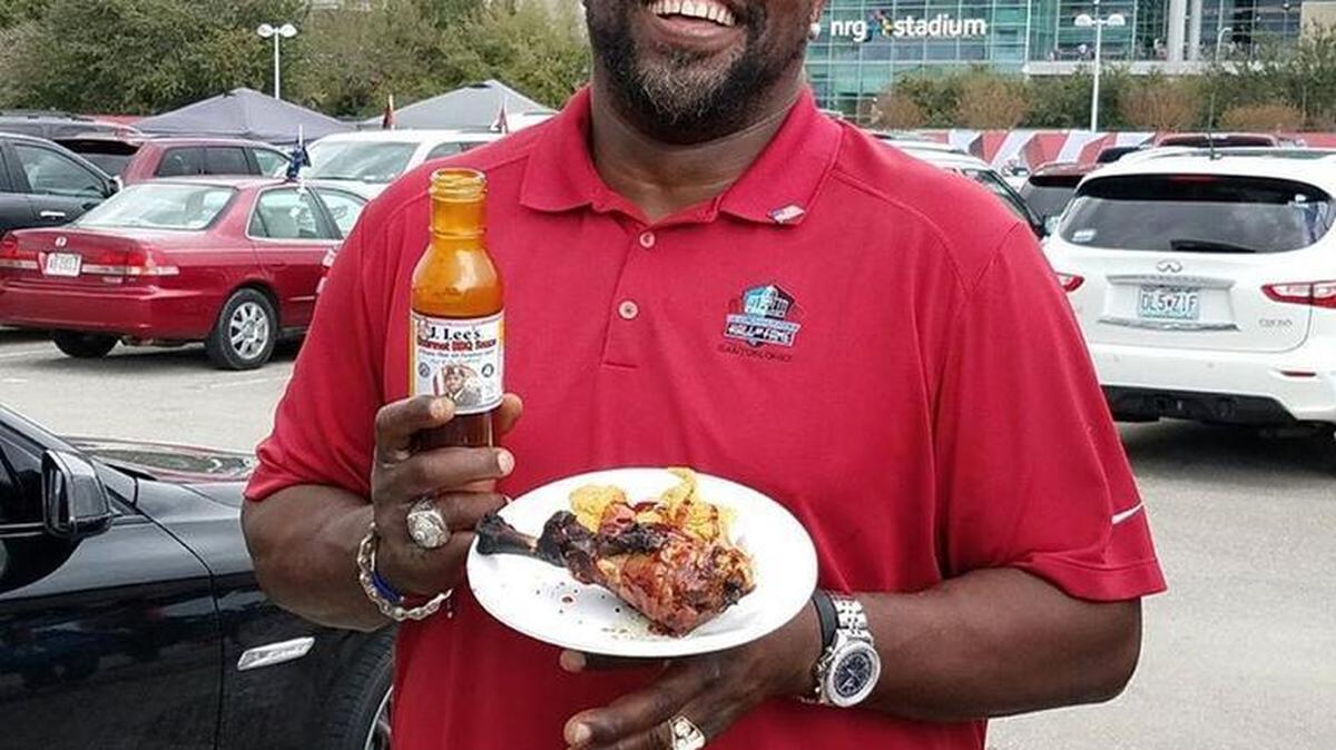 Pro Football Hall of Famer Warren Sapp made sure he had some of Biloxi’s own J. Lee’s Gourmet BBQ Sauce with him at Super Bowl LI in Houston on Sunday.