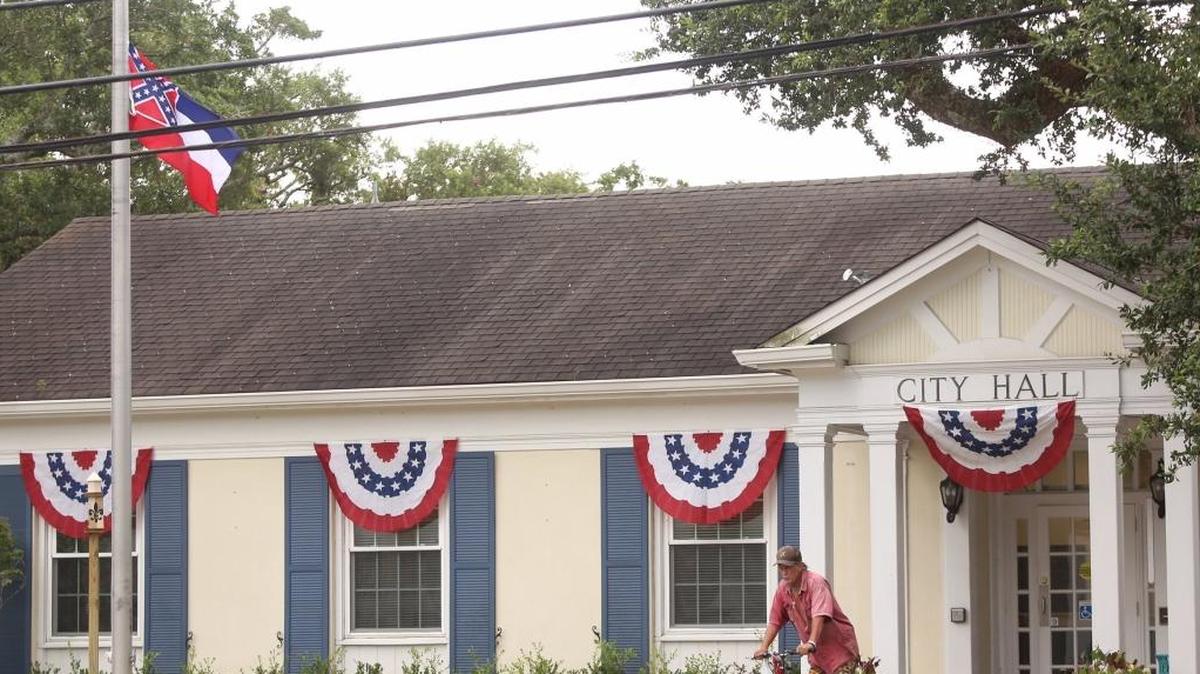 Mayor Shea Dobson decided to fly the Mississippi state flag in front of City Hall after he was elected in June. Last week, he took it down.