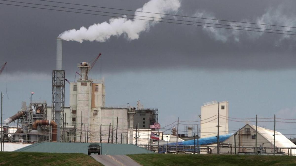 The EPA had in the past ranked the Mississippi Phosphates Corporation Pascagoula plant 84th in the nation for toxic releases based in part on the fact that it releases 810,000 pounds of ammonia into the air each year.
