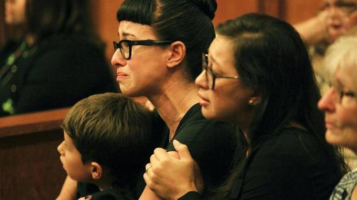 The widow of the federal agent Scott Mc Guire, Suzy Rivera, (left) embraces her small son, while being consoled by a relative (right) when he heard the words of the lawyer of the defense Juan de Jesus Gonzalez, in Miami criminal court on Thursday, October 12, 2017.