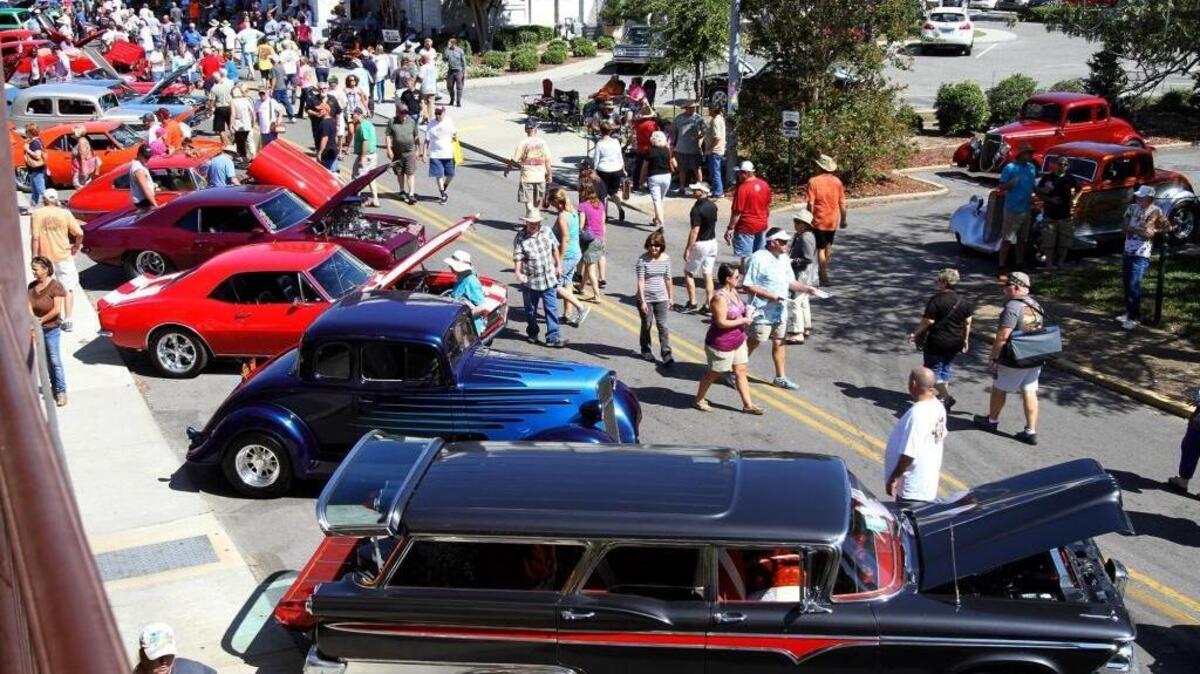 The balcony at Sideways Sports Bar & Grill gives a good view of Biloxi Block Party during Cruisin' the Coast.