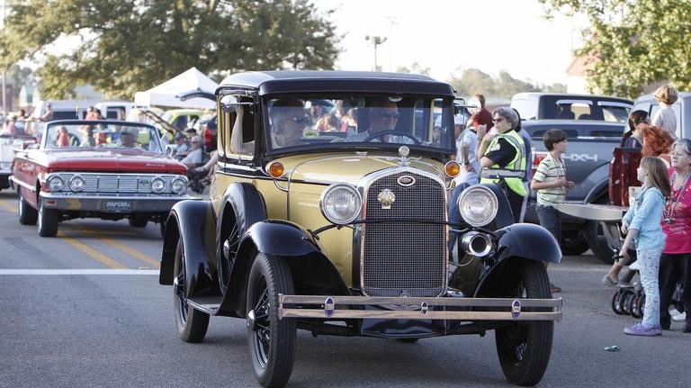 Cruisers stroll through Long Beach in annual Monday parade