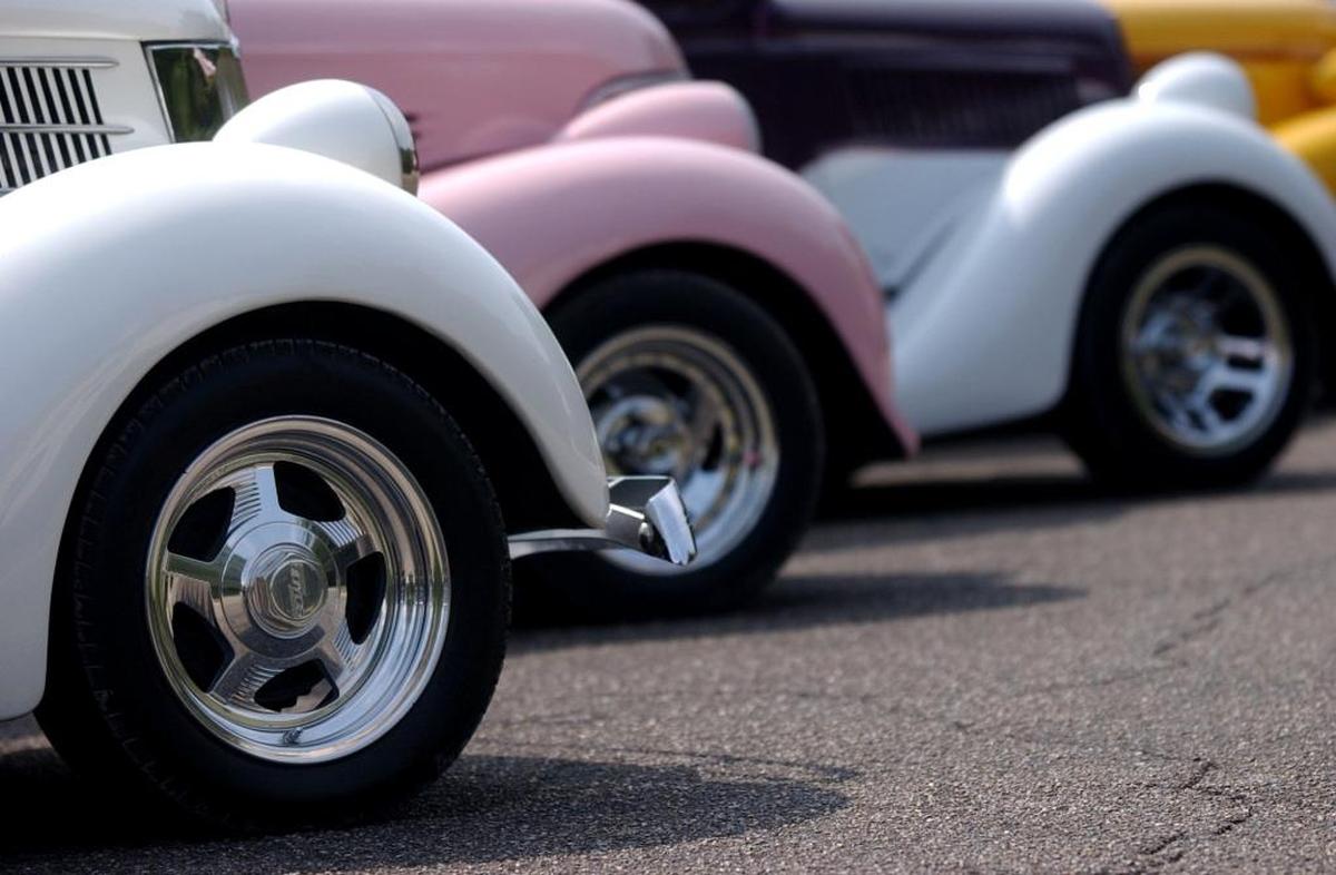 Antique cars with their distinctive rounded fenders lined up during Cruisin’ the Coast in 2001. 
