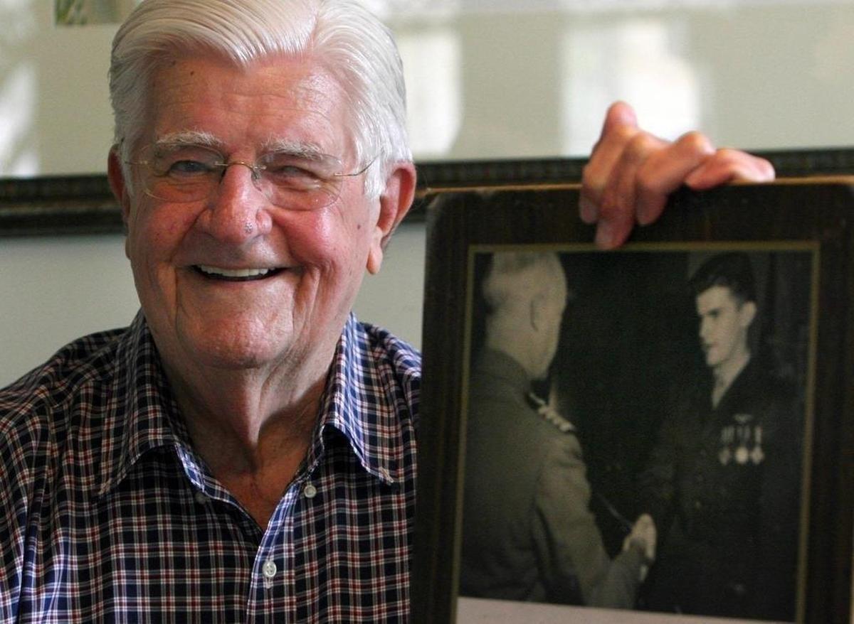 Jerry O’Keefe of Biloxi holds a photograph in June 2007 of him receiving medals for his exploits as a Marine pilot during World War II. A Amazon movie being filmed in New Orleans tells how he took down a funeral home giant.