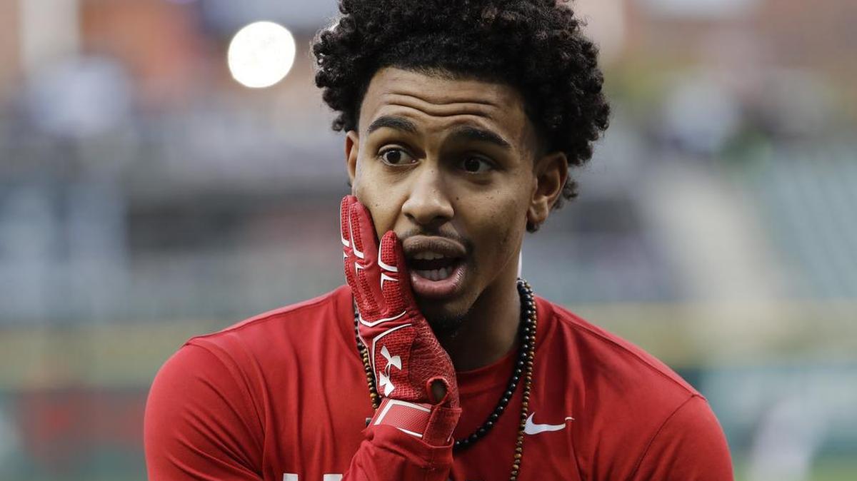 Cleveland Indians shortstop Francisco Lindor watches during batting practice before Game 6 of the Major League Baseball World Series against the Chicago Cubs Tuesday, Nov. 1, 2016, in Cleveland.