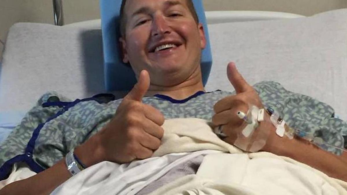 St. Tammany Parish Sheriff’s Office Deputy Robert Ardeneaux gives two thumbs up after a successful kidney donation surgery on Friday.