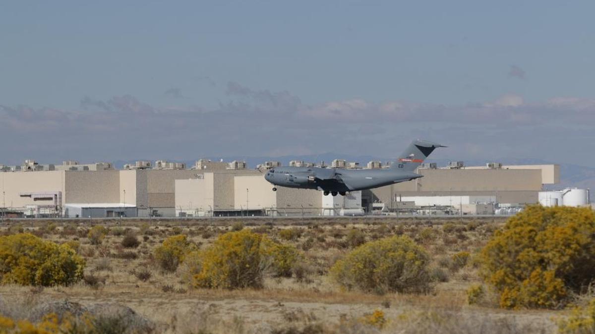 A once-empty parking lot at Northrop Grumman Corp.’s top secret aircraft plant in Palmdale is now jammed with cars that pour in during the predawn hours. It is here that Northrop is building the Air Force’s new B-21 bomber.