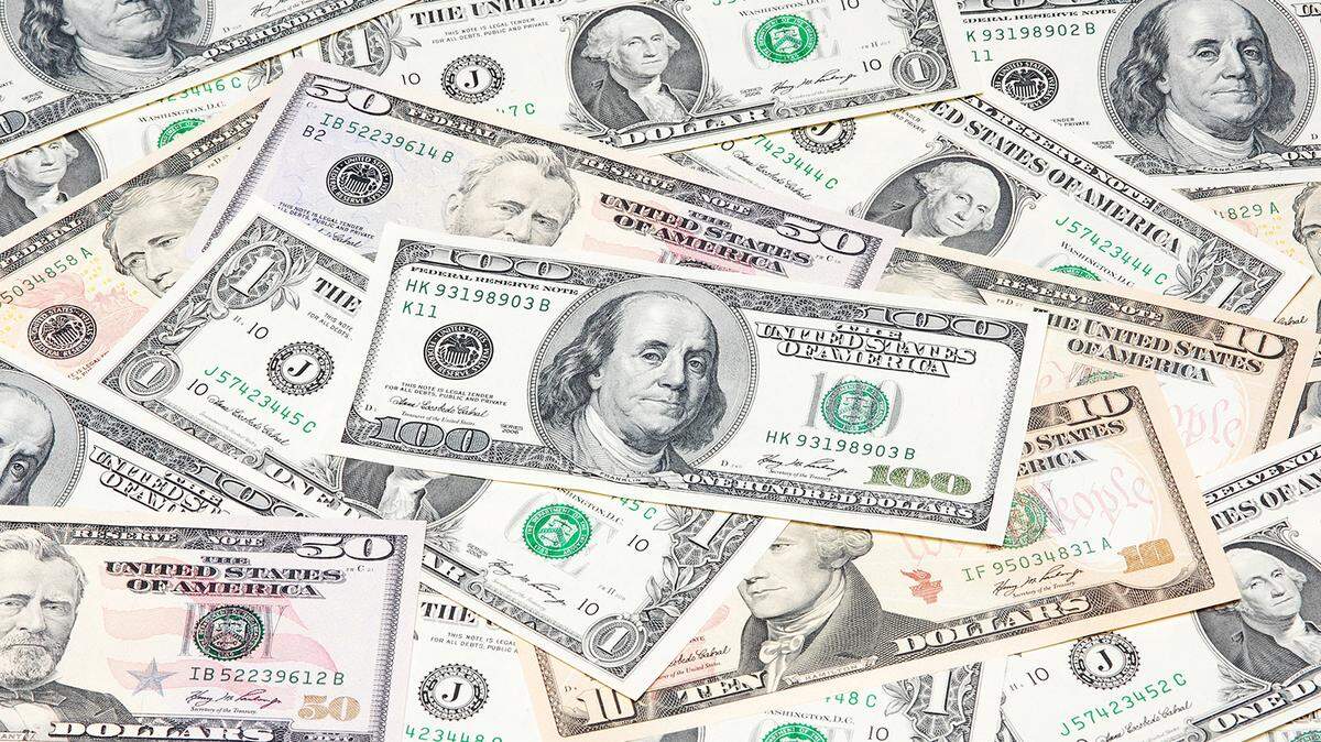 One Nicholasville couple’s wedding anniversary became even more special after hitting a six-figure jackpot.