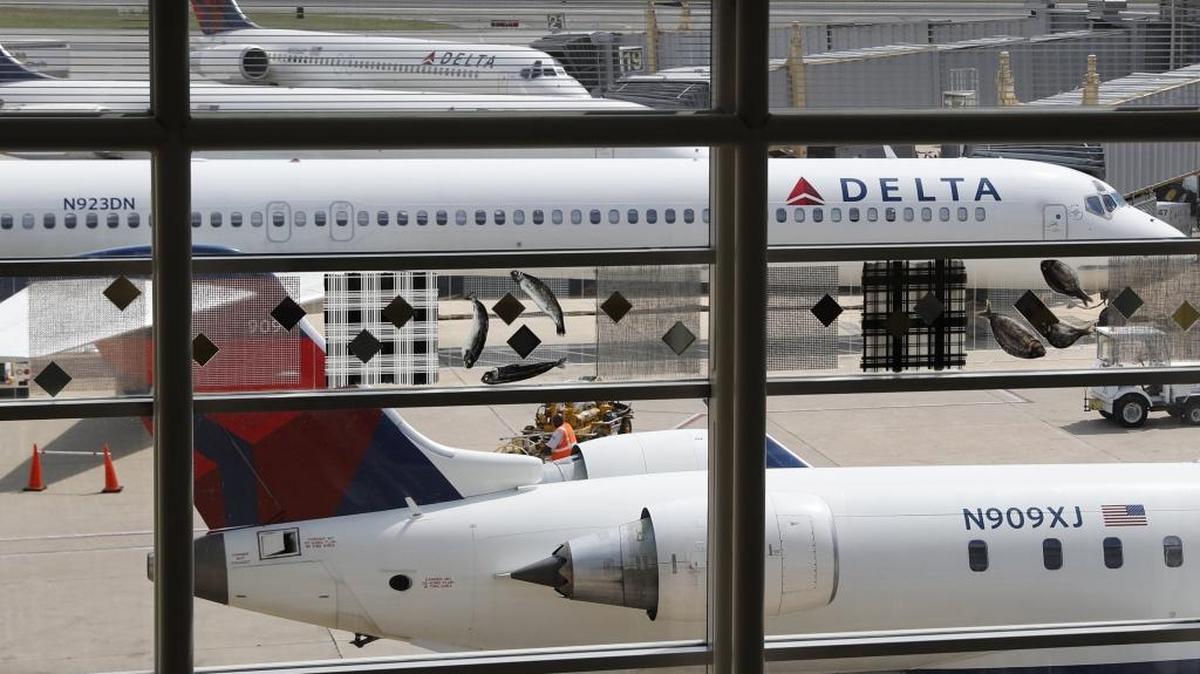 The nation’s airports will keep get busier and the system that keeps air travel safe will keep getting slower without privatization, say backers of a bill that would set that in motion.