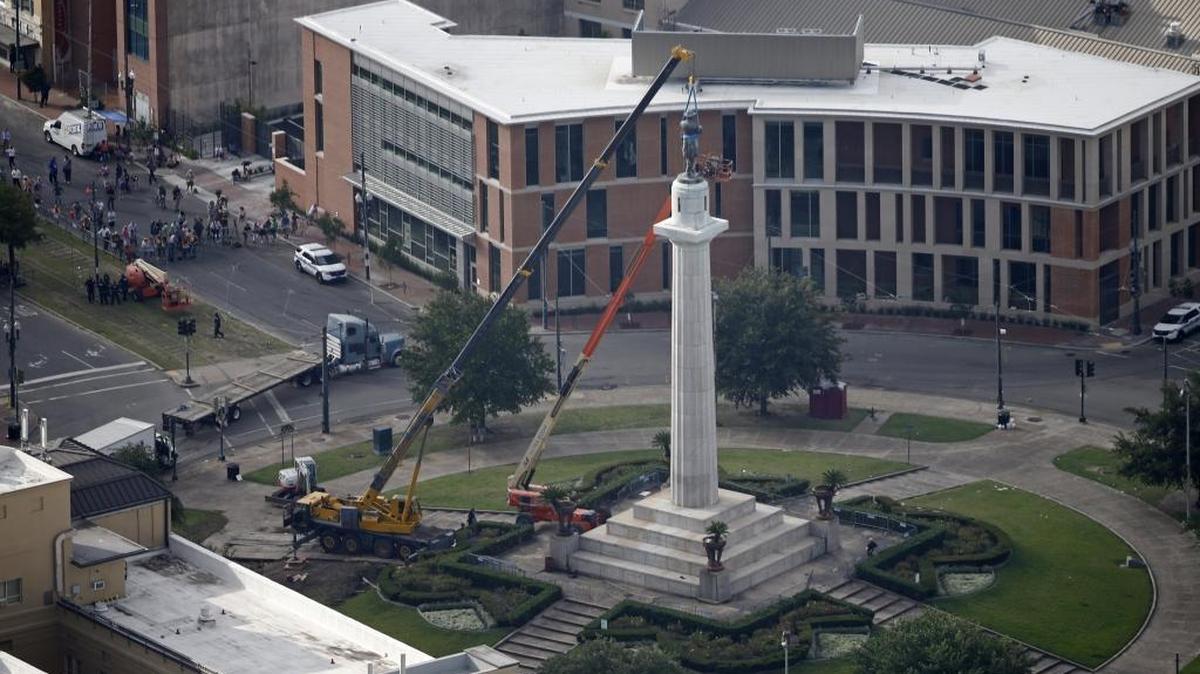 Workers prepare to take down the statue of former confederate general Robert E. Lee, which stands over 100 feet tall, in Lee Circle in New Orleans on Friday.