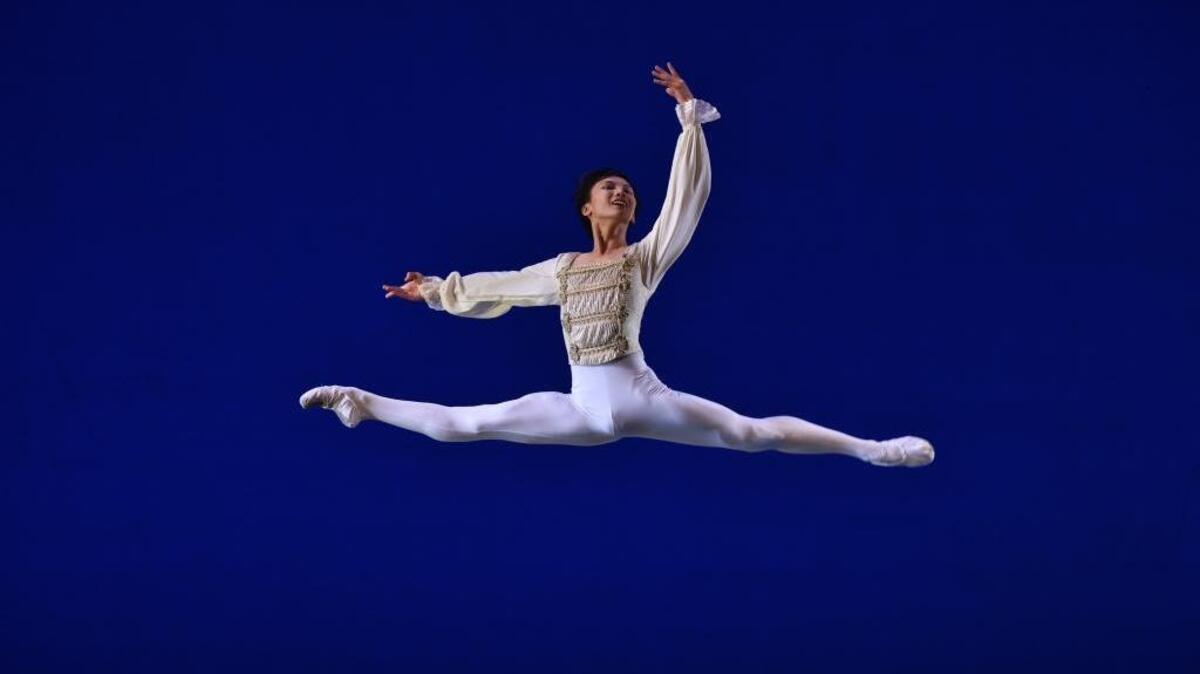 Gold medalist Taiyu He of China performing in the 2014 USA IBC.