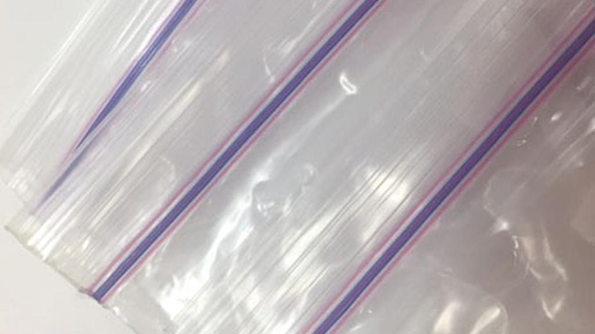 Who can throw away a perfectly good resealable, reusable plastic bag? If it just needs a little rinse, that is.