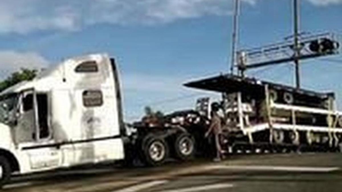 Traffic halted on I’Berville Drive in Biloxi about two hours in 2017 after this 18-wheeler became stuck on railroad tracks with a low clearance level.