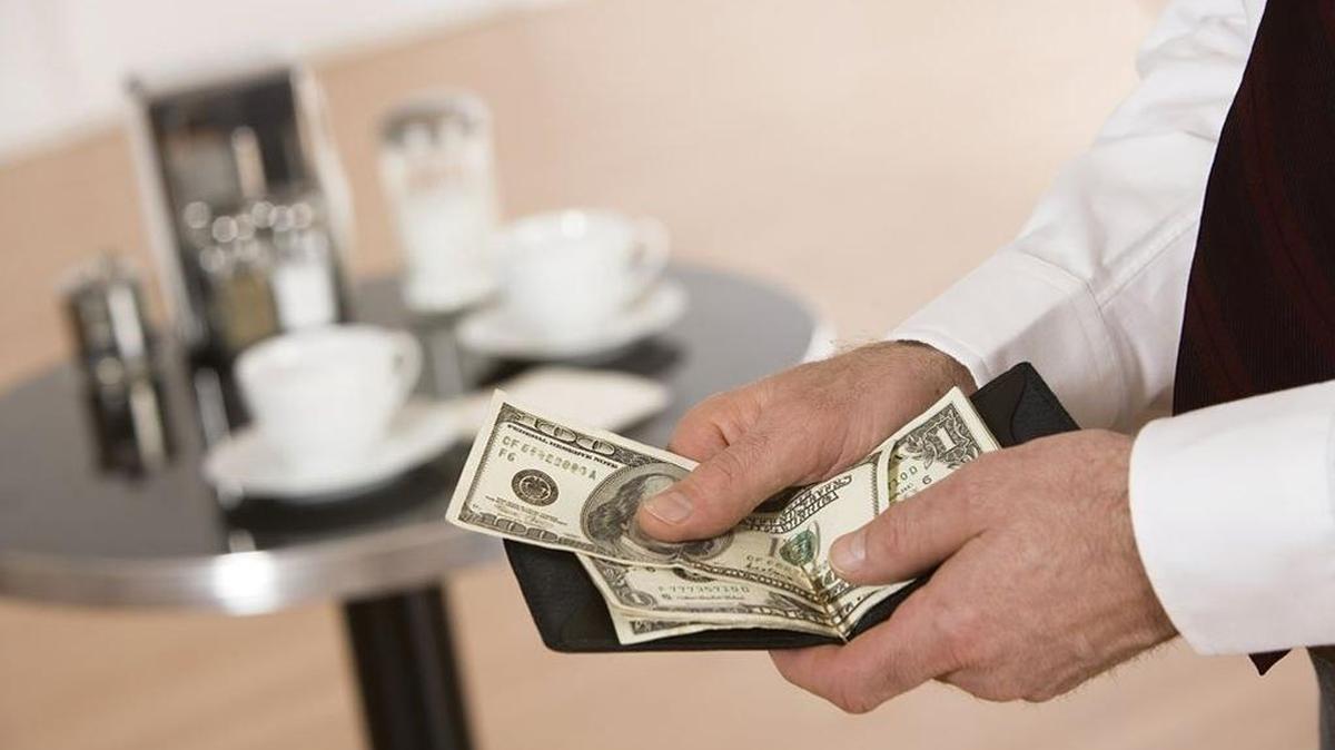 One server says they believe in never making a customer feel like it’s too much trouble to get them their change.