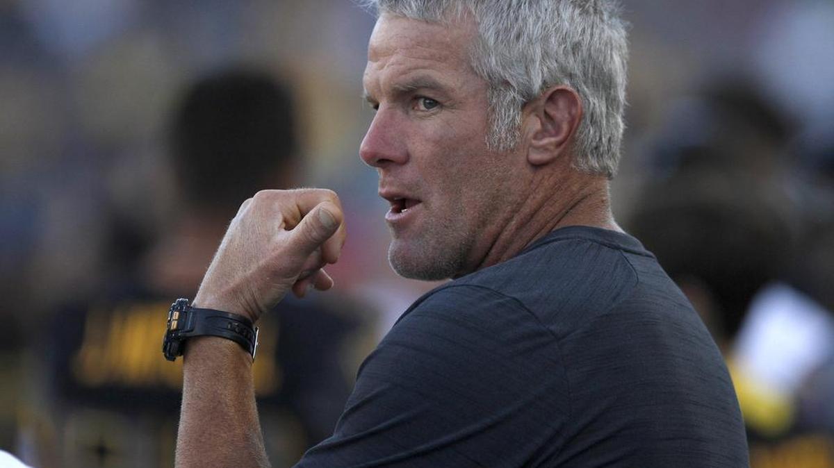 Hall of Famer Brett Favre was on the sidelines prior to the Southern Miss - Rice game.
