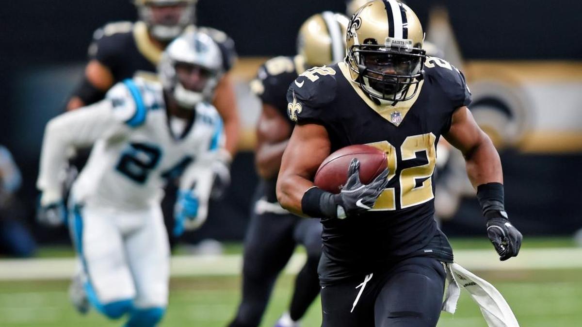 New Orleans Saints running back Mark Ingram (22) carries on a 72-yard run against the Carolina Panthers. The first-place New Orleans Saints face the Atlanta Falcons on Thursday night in an NFC South matchup with serious playoff ramifications.