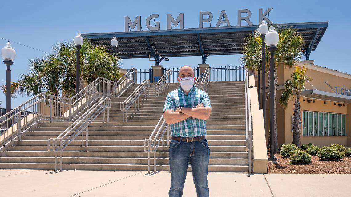 I’m 1 of the few full-time sports reporters left in Mississippi. And I need your help.