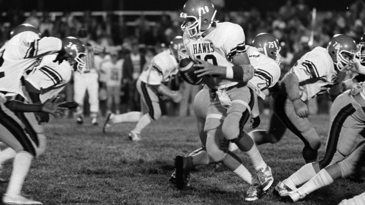 Brett Favre turns to hand off for the Hancock North Central Hawks in a game against Long Beach High School on August 17, 1986.
