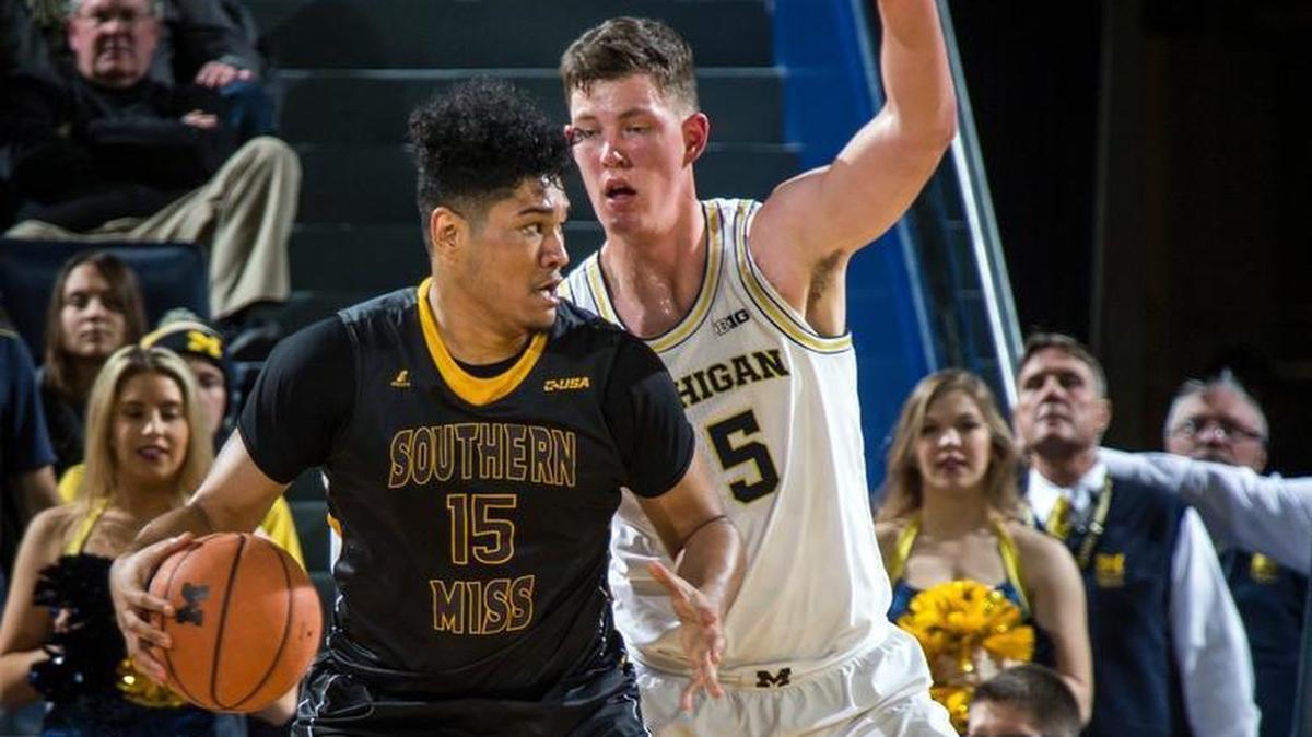 Southern Mississippi forward Eddie Davis III, left, tries to get to the basket while defended by Michigan center Jon Teske, right, in the second half of an NCAA college basketball game at Crisler Center in Ann Arbor, Mich., Thursday, Nov. 16, 2017.