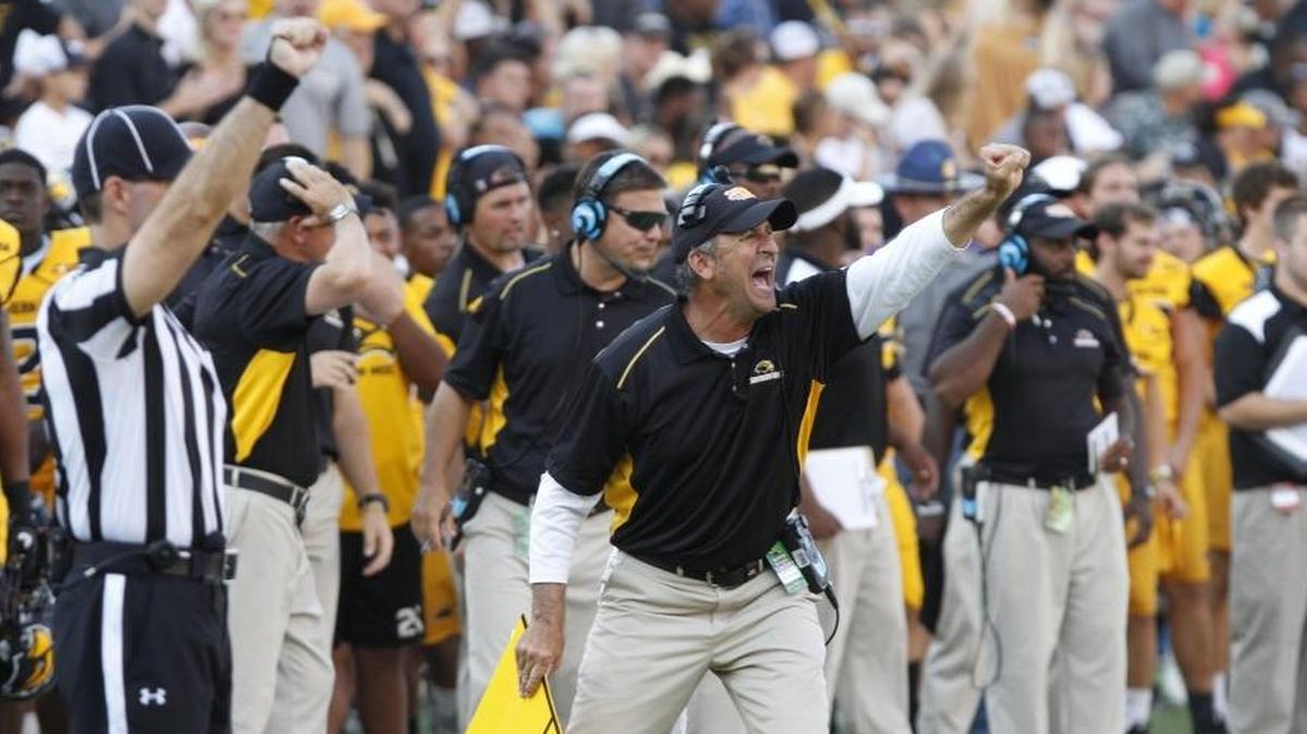 Southern Miss cornerbacks coach Dan Disch shouts instructions to the defense during the game against Kentucky in Hattiesburg on Sept. 2, 2017.