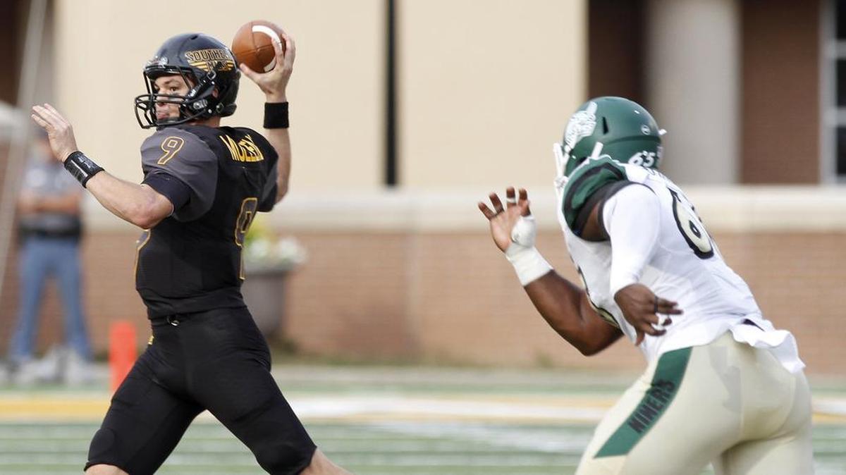 Southern Miss quarterback Nick Mullens agrees to terms with San Francisco.