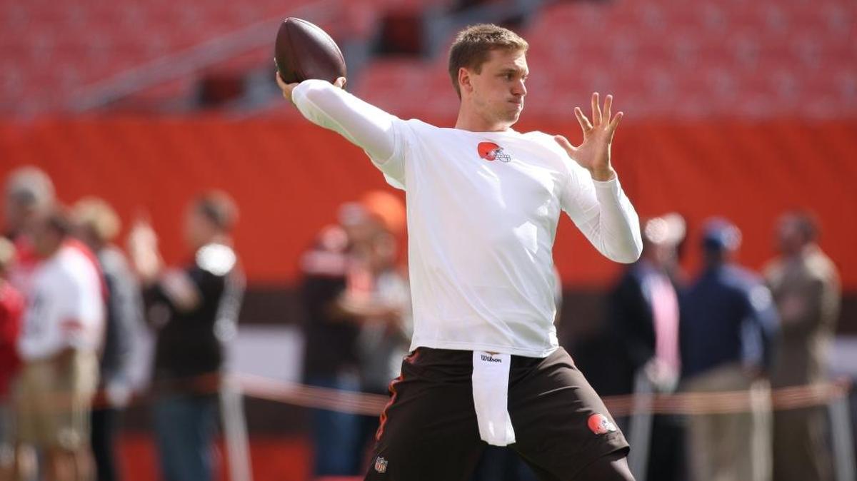 Former Southern Miss quarterback Austin Davis has signed with the Seattle Seahawks.