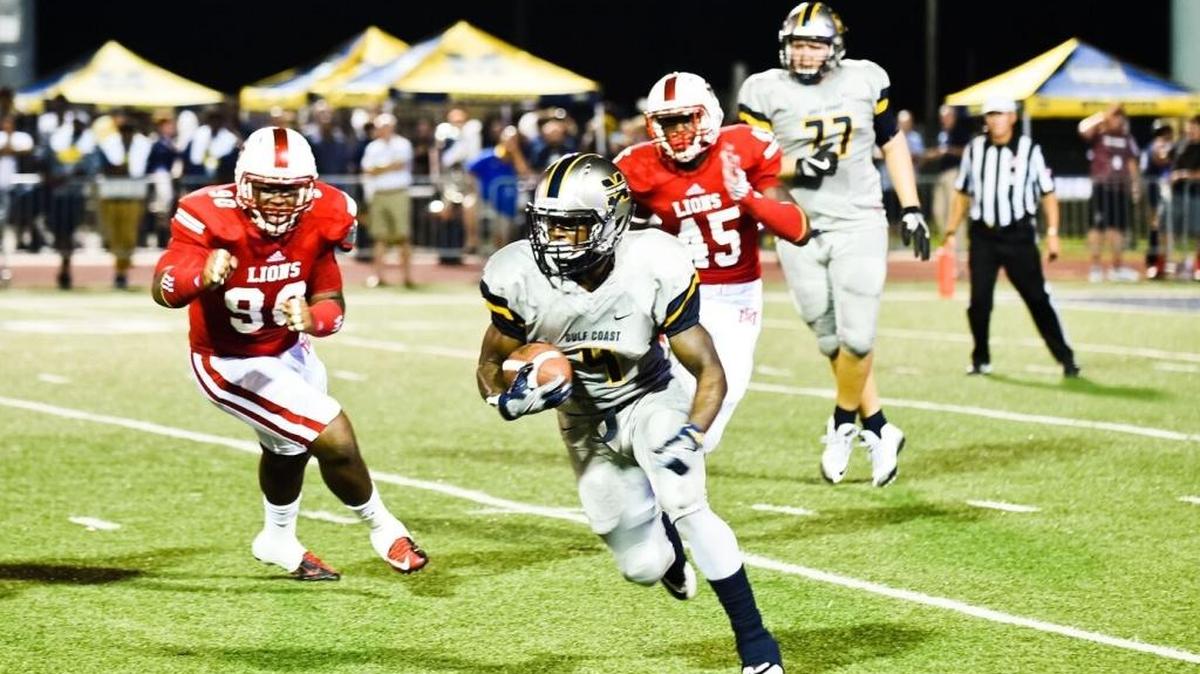 Mississippi Gulf Coast Community College running back Melvin Stevenson turns the corner against East Mississippi on Sept. 8. The Bulldogs host Copiah-Lincoln on Thursday.