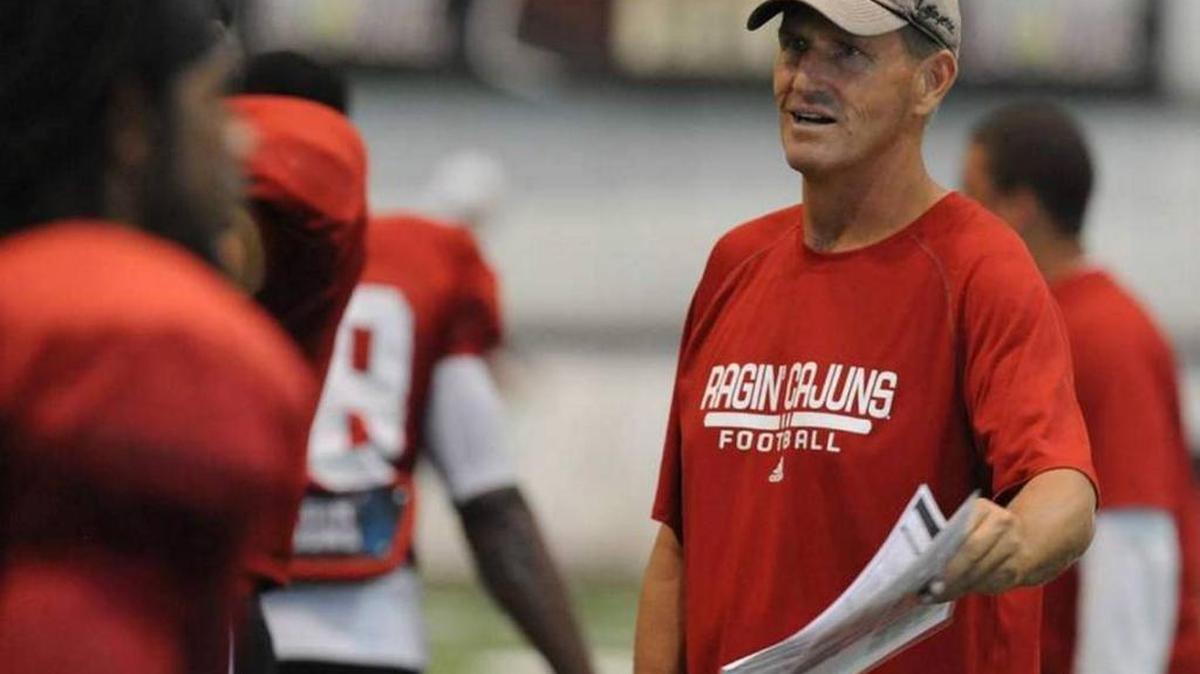 Pearl River Community College announced Tuesday that David Saunders will not coach the team in 2017.