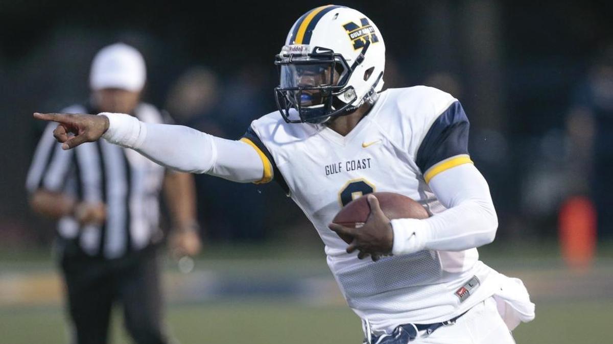 Mississippi Gulf Coast CC Bulldogs quarterback Torrance Gibson (6) directing his blockers gets a long gain on a broken play during the game between Itawamba CC and MGCCC at A.L. May Memorial Stadium, Perkinston, MS, Thursday, August 31, 2017. MGCCC visits East Mississippi on Thursday.