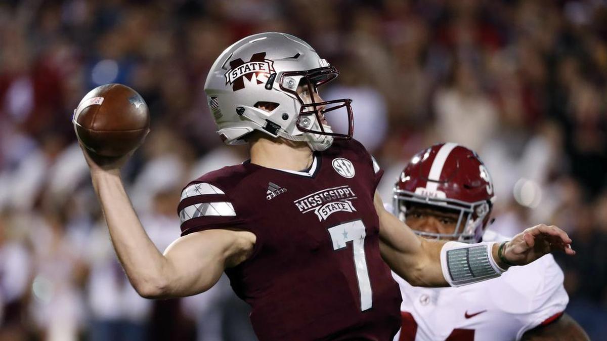 Mississippi State quarterback Nick Fitzgerald (7) throws as Alabama defensive lineman Da'Ron Payne (94) tries to tackle him.