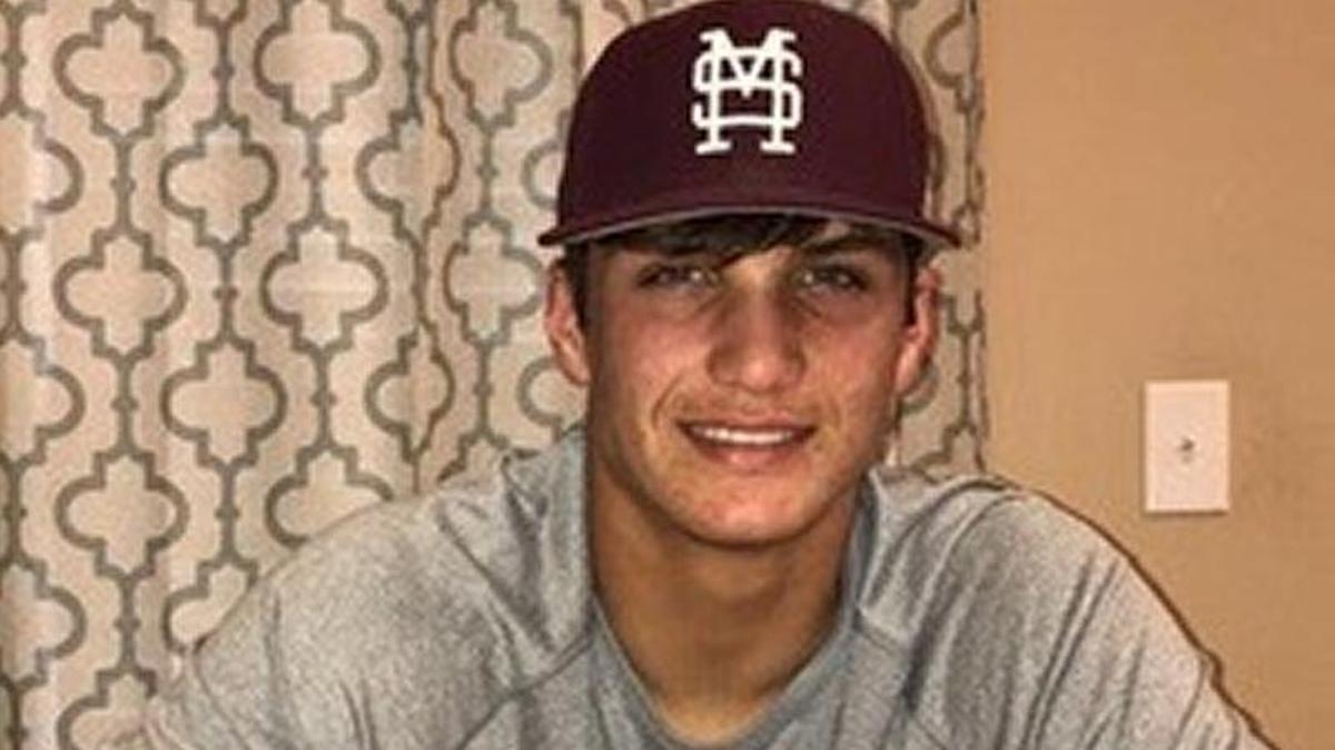 East Central senior tight end Brad Cumbest signed Wednesday morning with Mississippi State.