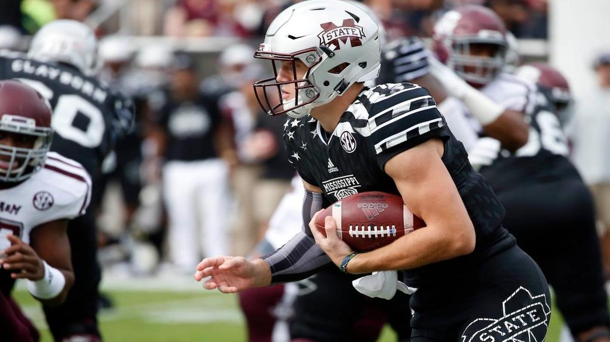 Mississippi State quarterback Nick Fitzgerald (7) runs 74-yards for a touchdown against Texas A&M. The Bulldogs won 35-28.