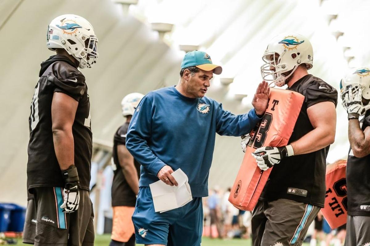 Veteran NFL and college coach Jack Bicknell Jr., has been named Ole Miss’ offensive line coach.