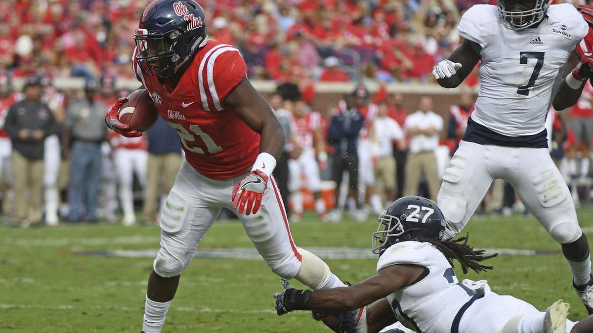 Ole Miss running back Akeem Judd (21) breaks away from Georgia Southern linebacker Ironhead Gallon (27) for a 9-yard touchdown run.