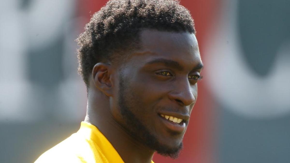 Pittsburgh Steelers cornerback Senquez Golson is reportedly out for the 2016 season with a foot injury.