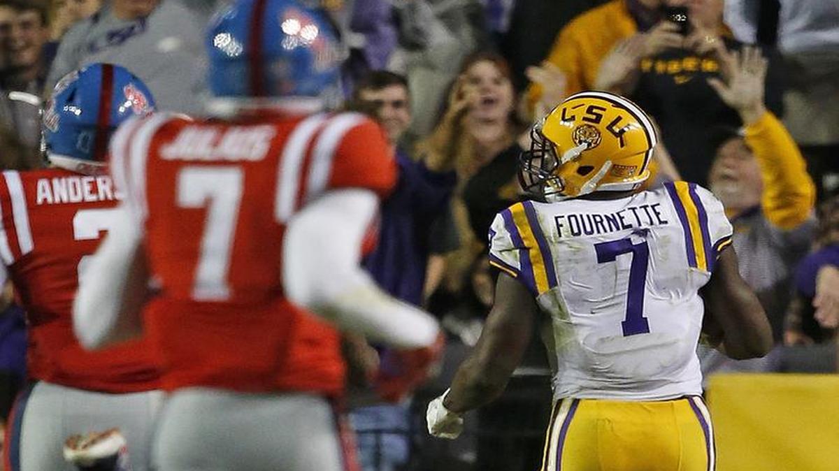 LSU running back Leonard Fournette (7) looks back as he runs into the end zone for a touchdown.