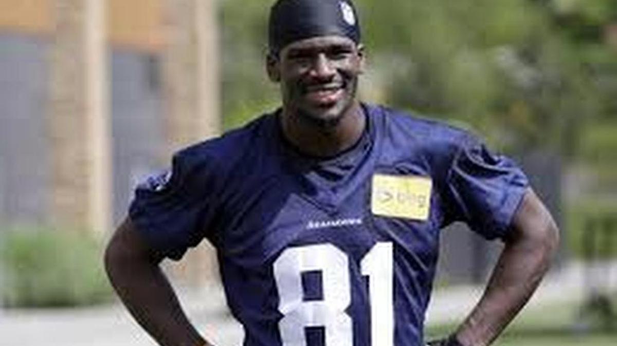 Former D’Iberville High standout Kevin Norwood has signed with the New York Giants.