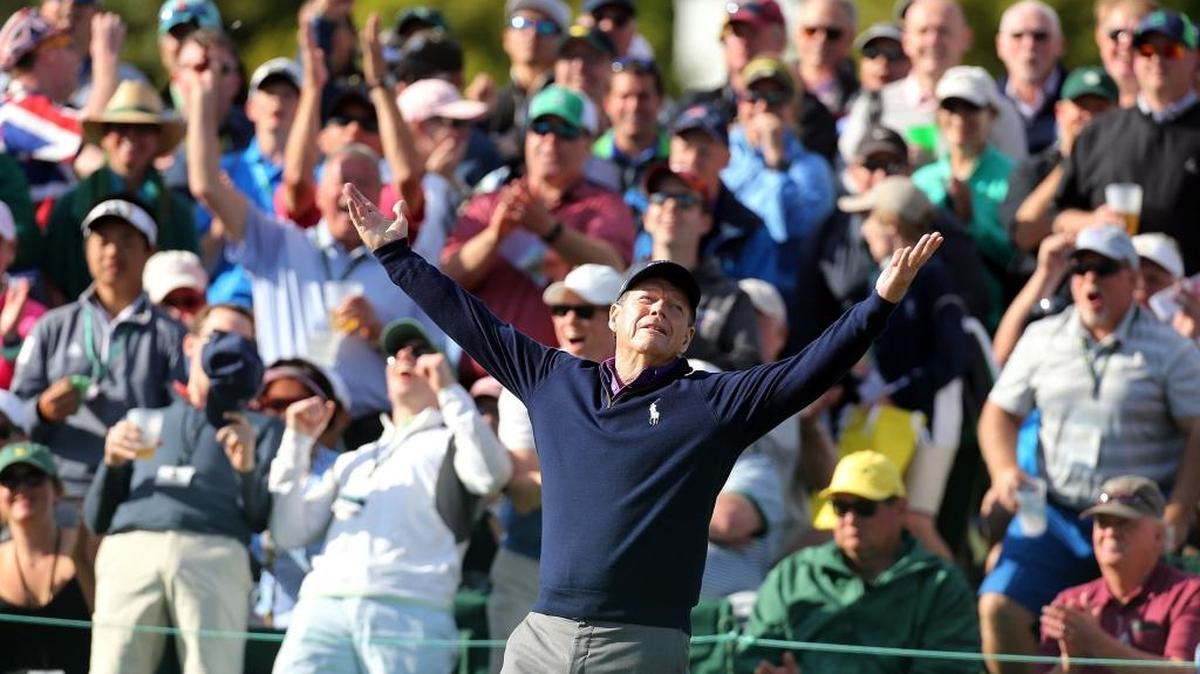 Tom Watson reacts to missing a long birdie putt on the 18th green, during Watson's final Masters appearance, at the Augusta National Golf Club on April 8, 2016, in Augusta, Ga.