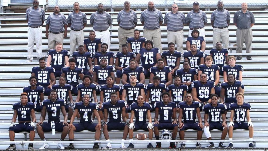 Beefy O-line, Wells' running give Moss Point shot at big '16