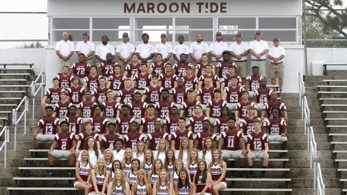 The 2017 Picayune Maroon Tide cheerleaders and football team.