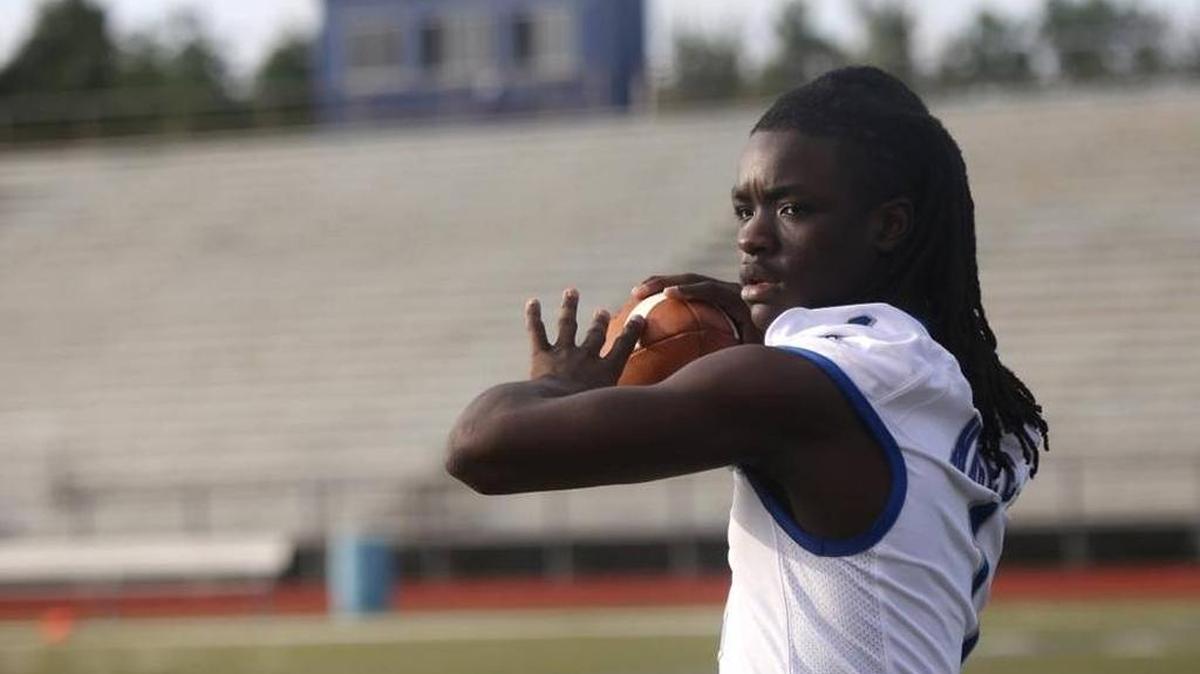 Ocean Springs quarterback Malcolm Magee