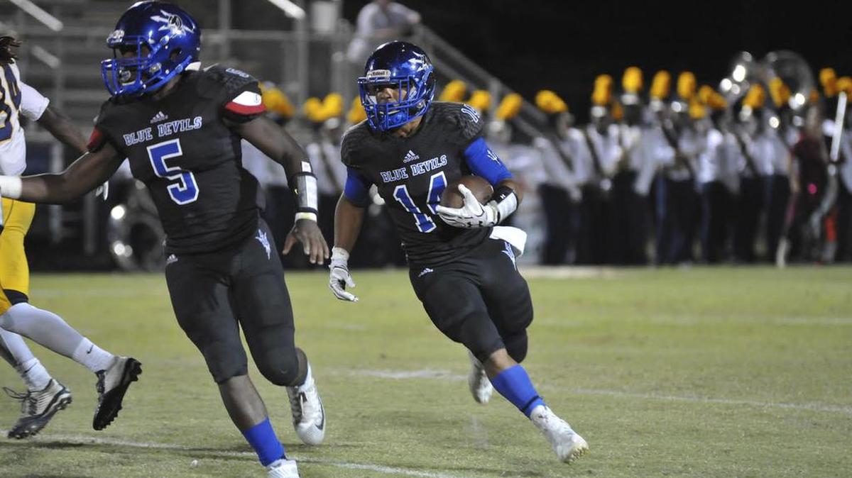 Pearl River Central running back Michael Tatman runs behind the blocking of Louis Reece.