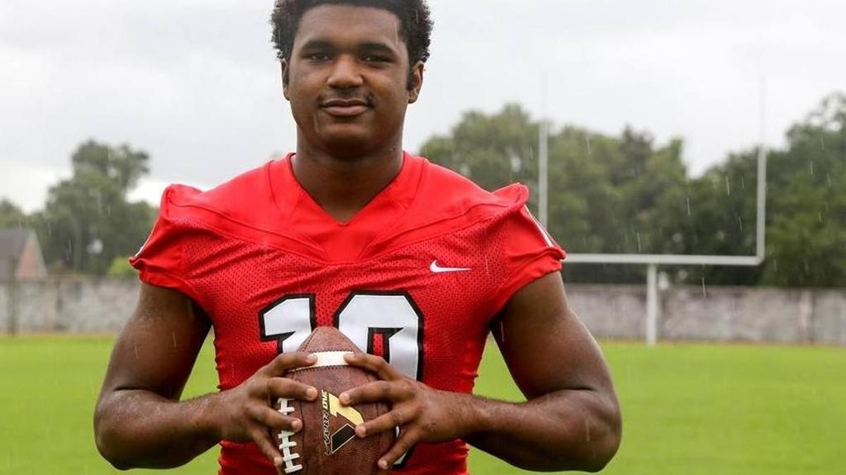 St. Stanislaus tight end Darius Pittman committed to Western Kentucky on Monday.