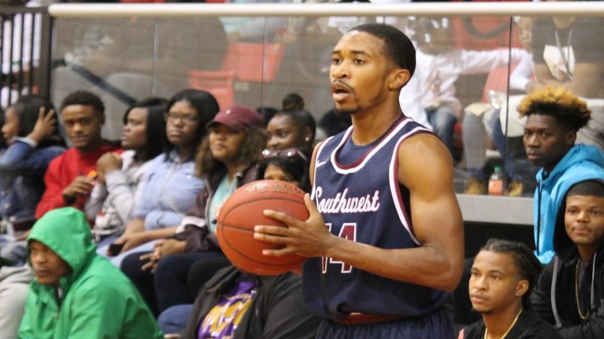 Former St. Martin basketball standout Rodrick Sikes has drawn interest from Division I programs at Southwest Mississippi Community College.