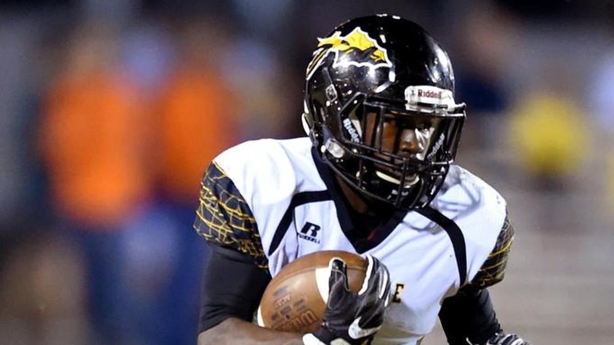 D'Iberville running back Ja'quavis Foster (3) runs the ball against St. Martin during the first quarter, Friday, Nov. 3, 2017, at St. Martin High School in St. Martin, Miss.